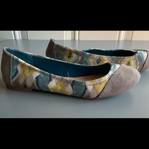 GUC Report Multi Color Ballet Flats sz 7